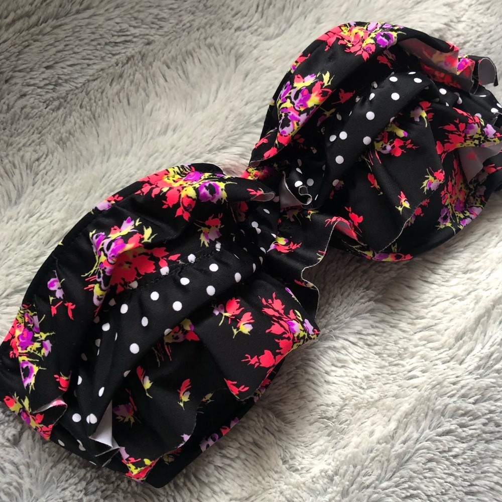 Victoria’s Secret black ruffled strapless swim top